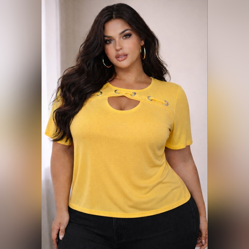 Love Scarlett | Chic Yellow Short Sleeve Top with Silver Details | XL | NWOT